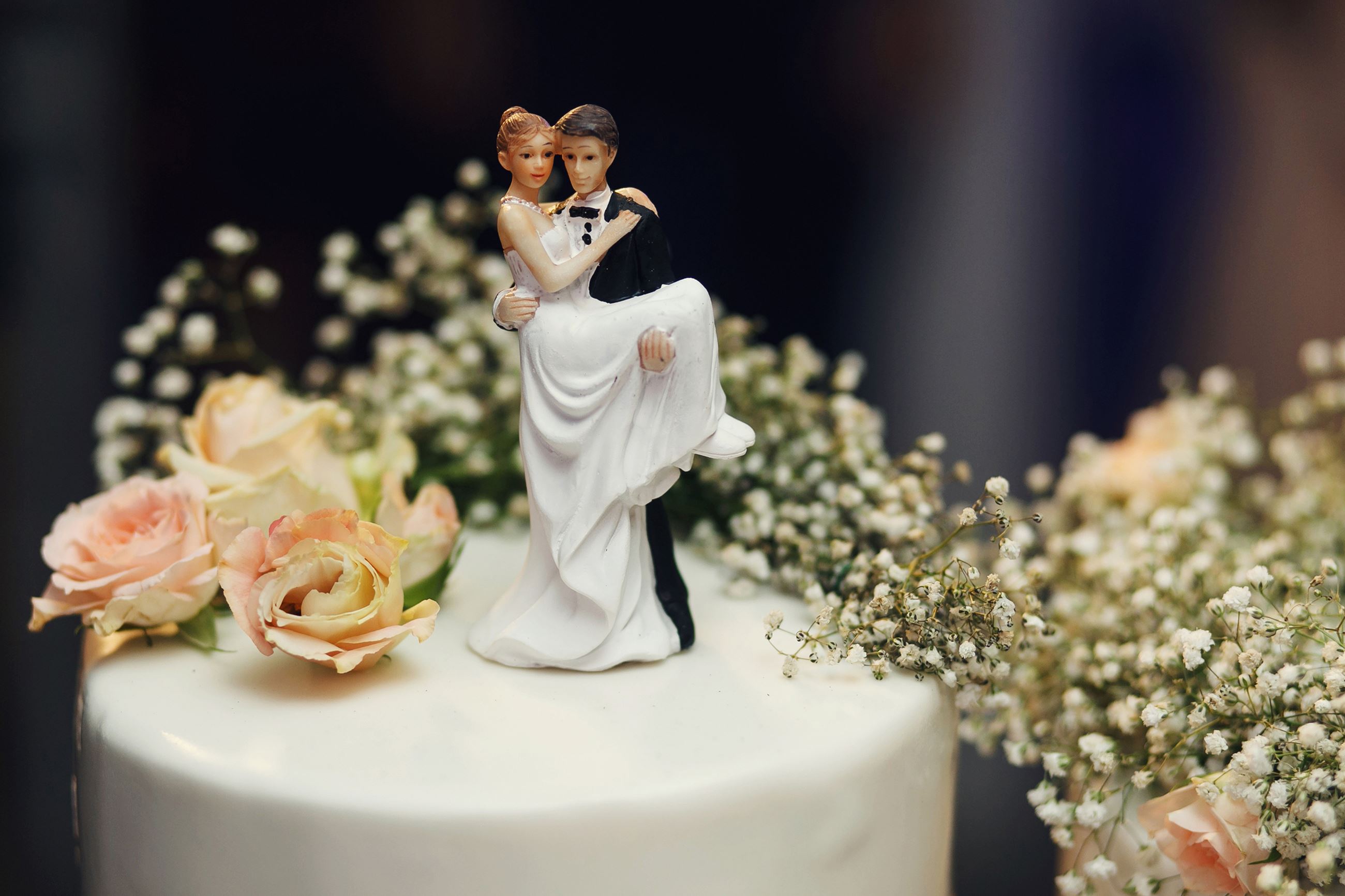 Wedding cake with cake topper
